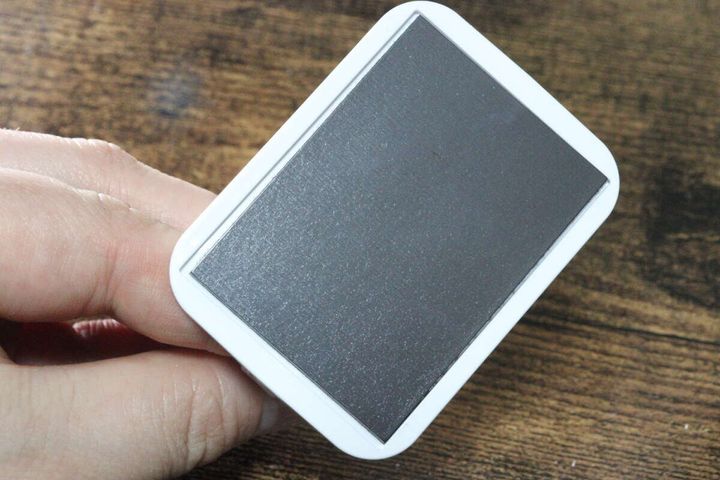 ダイソーのフック（バス用マグネット、1個）の裏面