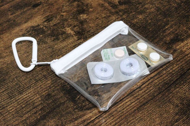 セリア PVCケース ミニ カラビナ付 使用例 常備薬 薬
