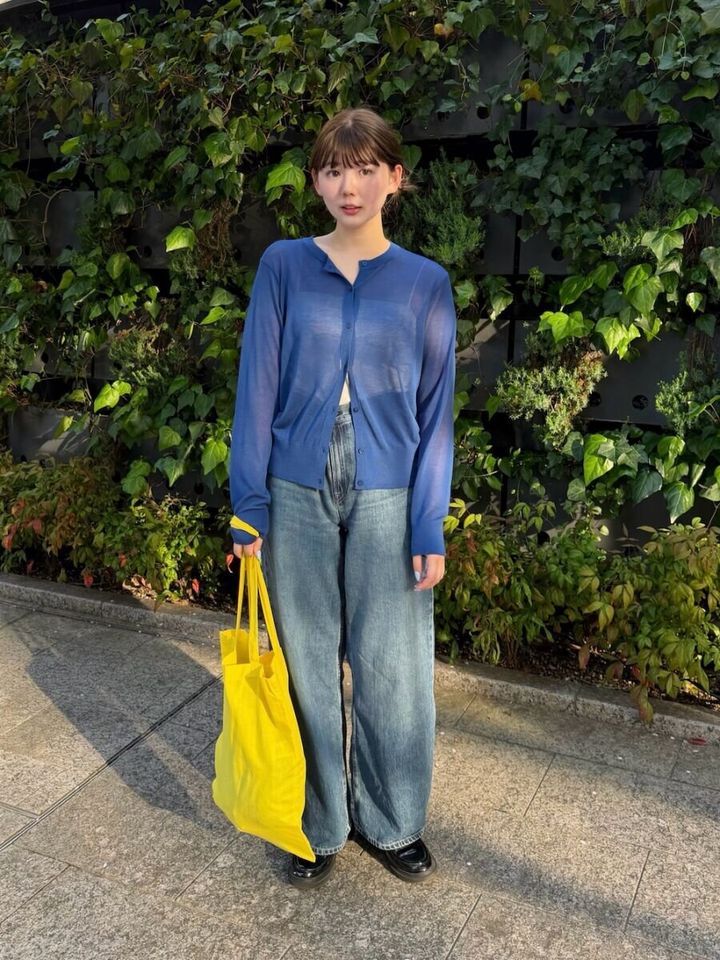 2026春大人女性おすすめブルーニットデニムコーデ