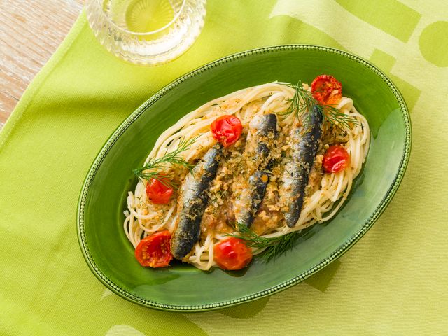 成城石井自家製 北海道産イワシとトマトのリングイネ シチリア風