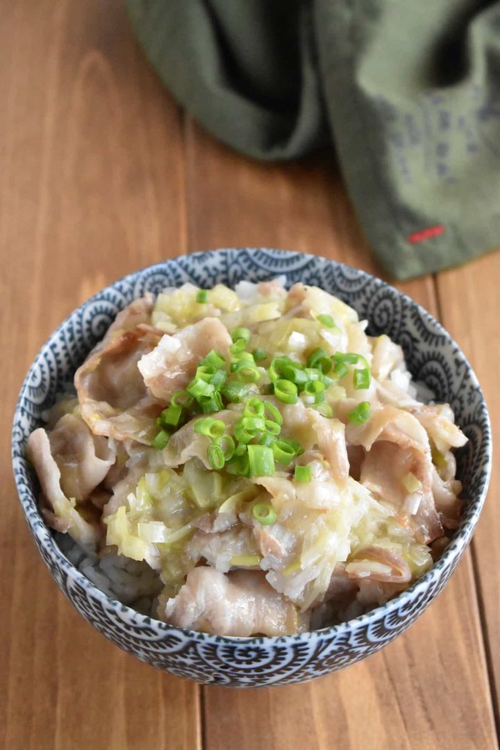 柚子胡椒風味のネギ塩豚丼