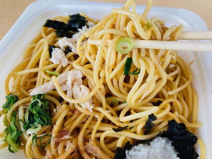 ゆず胡椒の存在感がよき！【ファミマ】優しい味わいの「蒸し鶏のゆず胡椒ぽん酢パスタ」