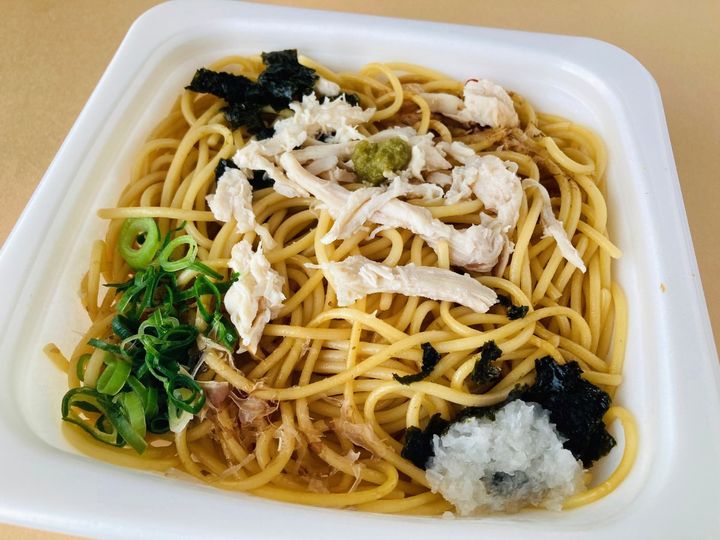 ゆず胡椒の存在感がよき！【ファミマ】優しい味わいの「蒸し鶏のゆず胡椒ぽん酢パスタ」