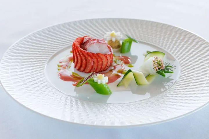 オマール海老と奈乃華(シェフ浦部のスペシャリテ1)