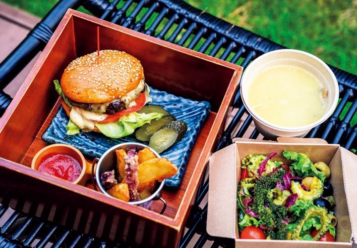 県産和牛パテとあぐーベーコンがジューシーな本格ハンバーガー。