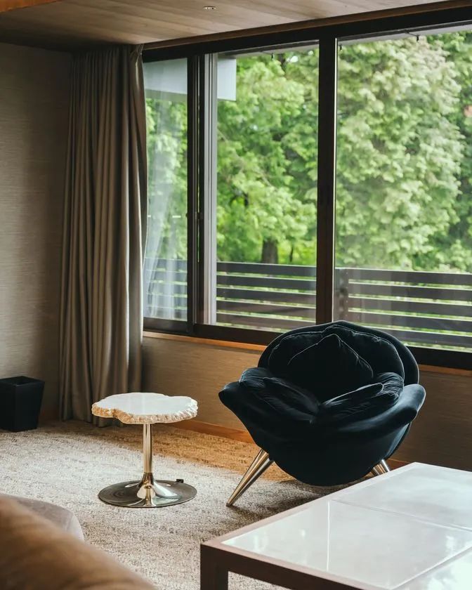 館内随所にアーティスティックな空間が広がる