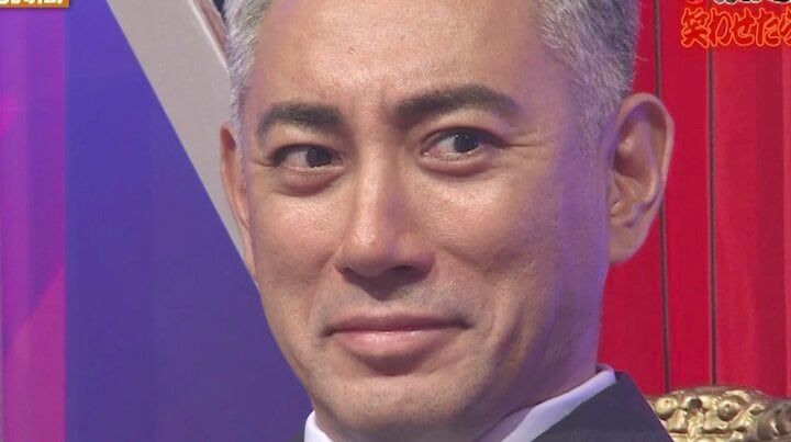 【写真・画像】人気女性芸人、セクシー衣装×バランスボールで大暴れ！ 市川團十郎が危機一髪「耐えてる」「これは惜しかったw」 1枚目