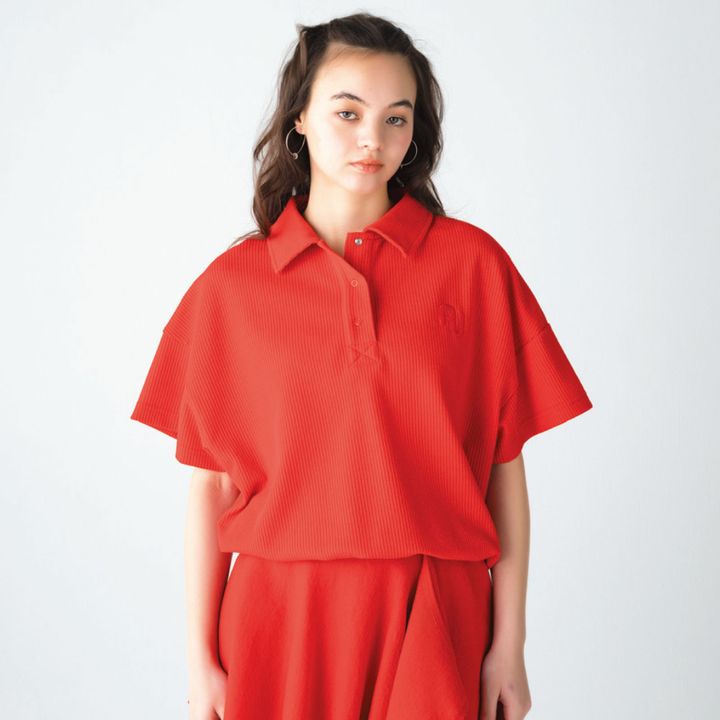 トップス ¥17,600（アラミンタ ジェームス／ジャック・オブ・オール・トレーズ プレスルーム TEL. 03-3401-5001） イヤリング ¥2,200（ゴールディ TEL. 0120-390-705）