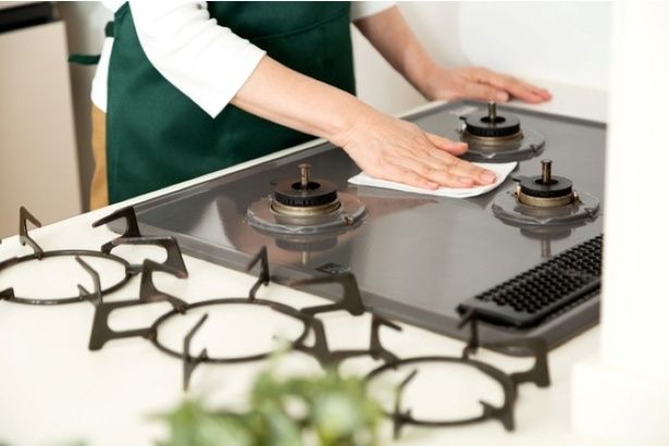 連休だからこそできる大掃除で、冬の間に溜まった汚れを一掃 (C)freeangle / PIXTA