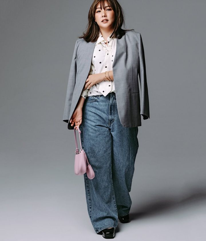 野呂佳代 デニムパンツ グレージャケット タイ付きドットシャツ コーデ