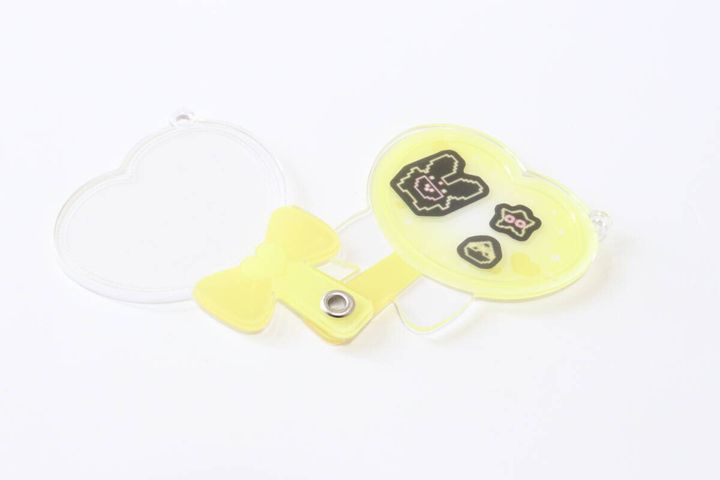 ダイソー推し活ペンライト型フォトフレームにシールを入れた状態