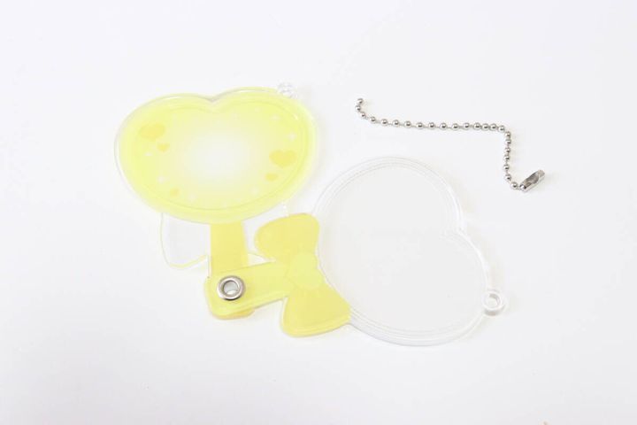 ダイソー推し活ペンライト型フォトフレームのボールチェーンと開閉方法