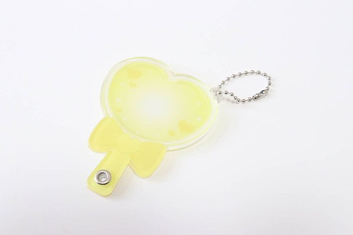 ダイソー推し活ペンライト型フォトフレームのイエロー