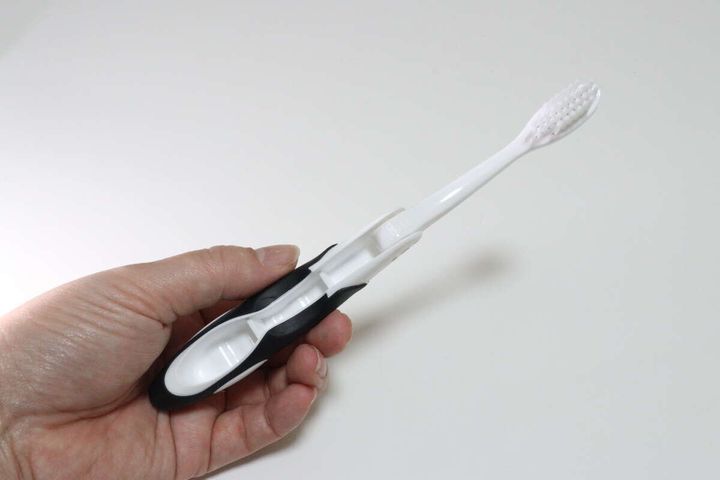 折りたたみ歯ブラシ（モノトーン） 展開時