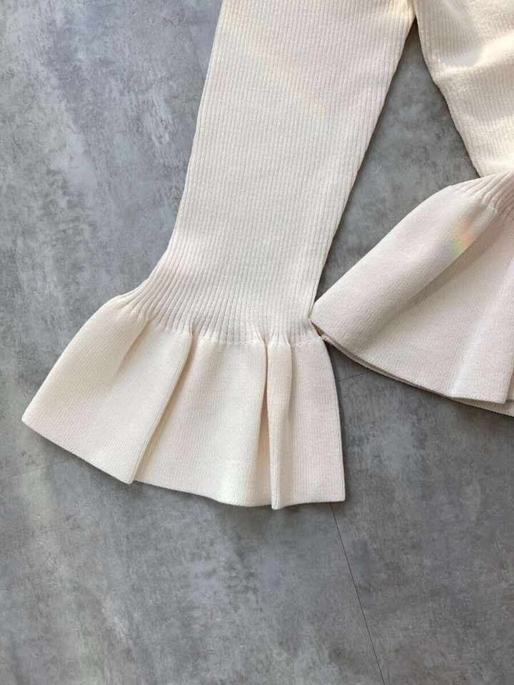 GUのリブフリルカーディガン by rokhホワイト袖口フリルのアップ