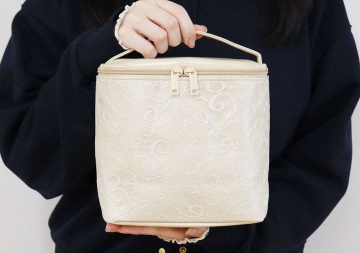 ハリスレースつき上品バニティポーチ