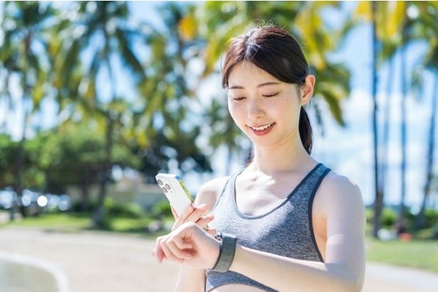 アプリを使えば、ランニングがもっと楽しく！ (C)Ran&Ran / PIXTA