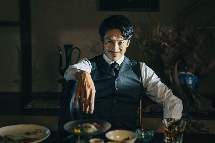 ドラマ『外道の歌 SEASON2』に出演する伊勢谷友介 （C）DMM TV width=