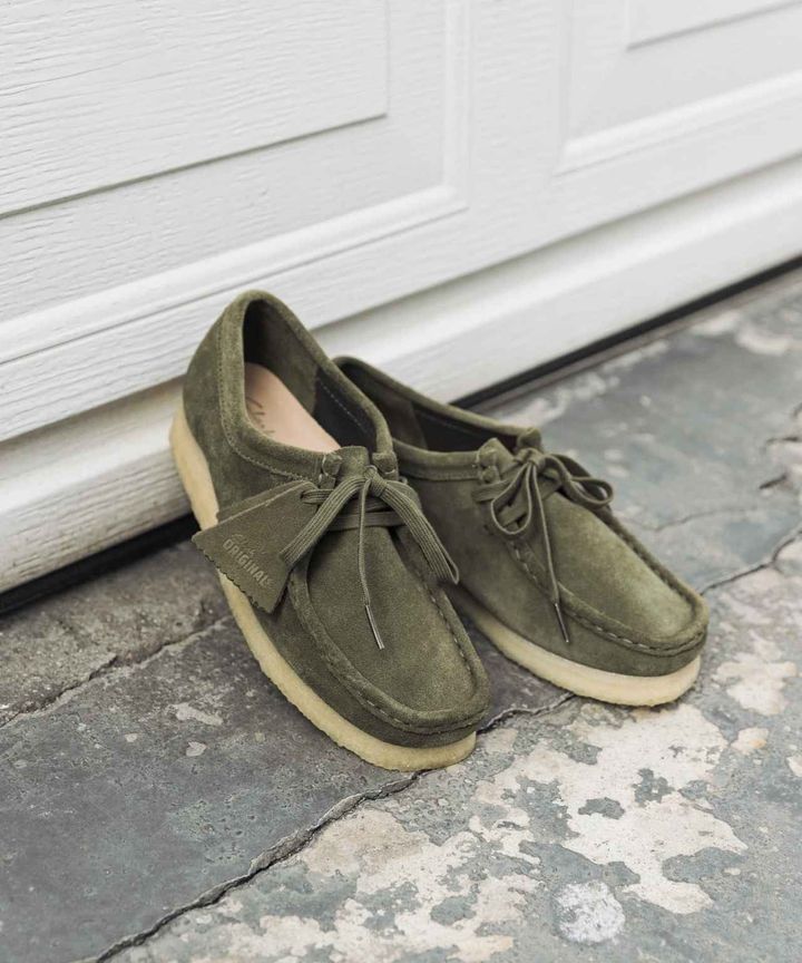 画像: CLARKS EXCLUSIVE WALLABEE（オリーブ）¥26,400（アーバンリサーチ ドアーズ） 出典：アーバンリサーチ