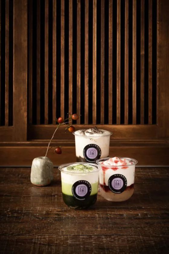 ミシュランシェフとタイアップした自信作のわらび餅入りドリンク