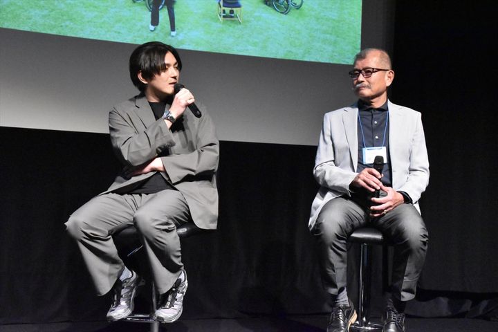 映画『廃用身』トークショー付き最速試写会より（左から）吉田光希監督、原作者・久坂部羊 （C）2025 N.R.E. width=