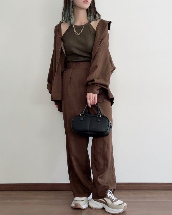 しまむら「麻調シャツ」ブラウンパンツコーディネート