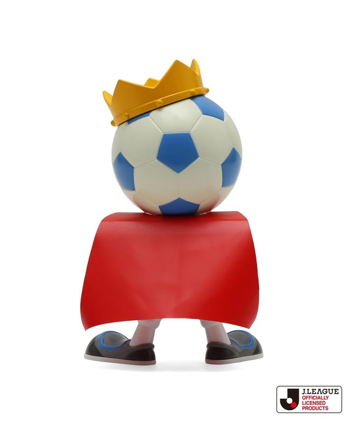 画像6: atmos×Jリーグの初コラボアパレルが実現！なぜか「Jリーグキング」のソフビフィギュアも登場…後ろ姿もかわいい