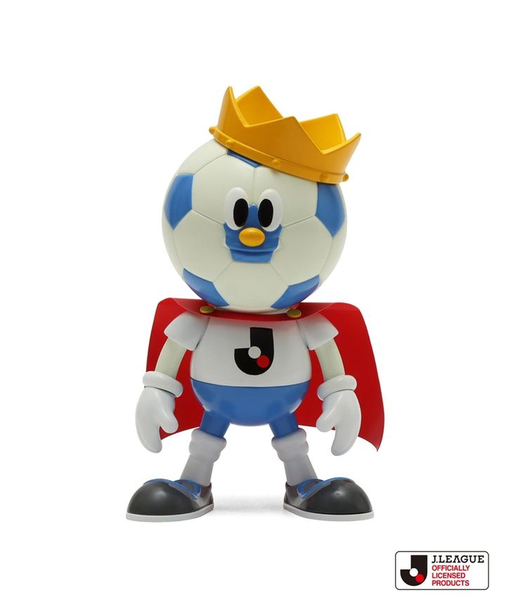 画像5: atmos×Jリーグの初コラボアパレルが実現！なぜか「Jリーグキング」のソフビフィギュアも登場…後ろ姿もかわいい