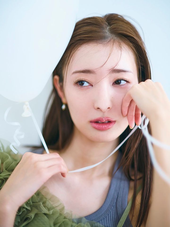 目元・頬の乾燥＆アイメイク崩れを劇的に変える、プロの神テク徹底解説 モデル＝宮本茉由