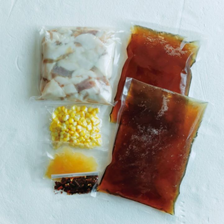 「牛もつ鍋 宗家 赤門屋」の牛もつ鍋 野菜なし（冷凍便）2 人前¥3,660（送料別） 