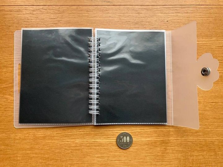 Seria(セリア)：めくれるフォトスタンドにもなるアルバム