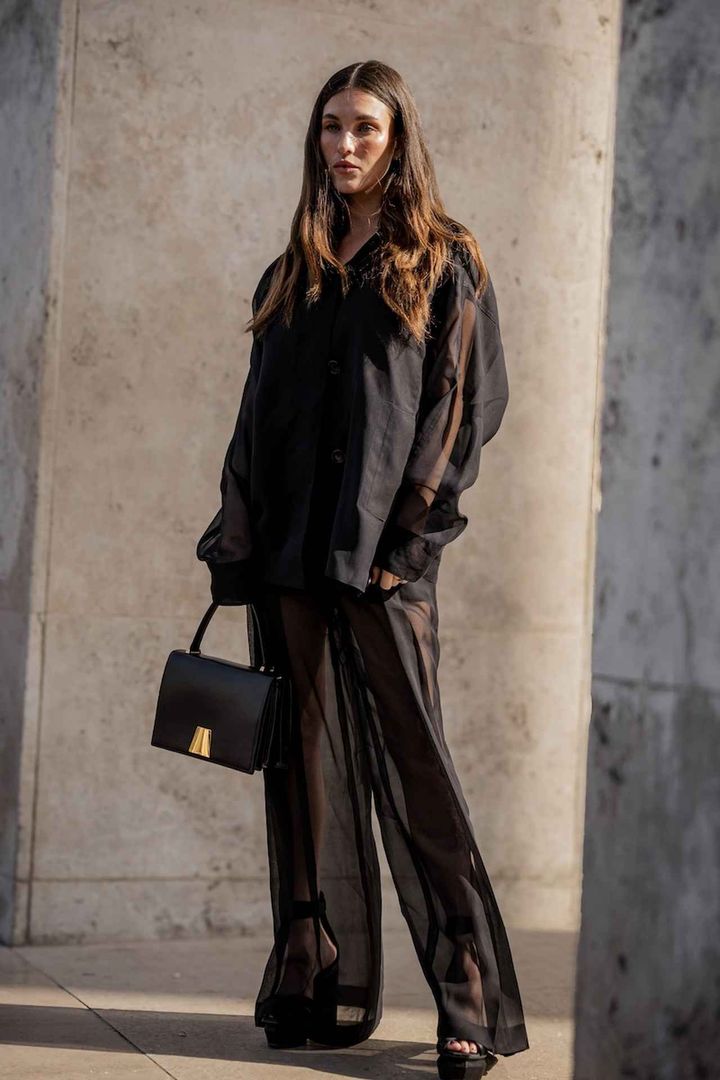 画像: 透け感が軽やかさの鍵になる