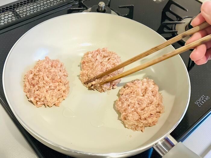 【キャンドゥ】ハンバーグ作りに大革命！時短調理アイテム登場♡「恐ろしいほどに簡単」「これ1枚で全て完結しちゃった」