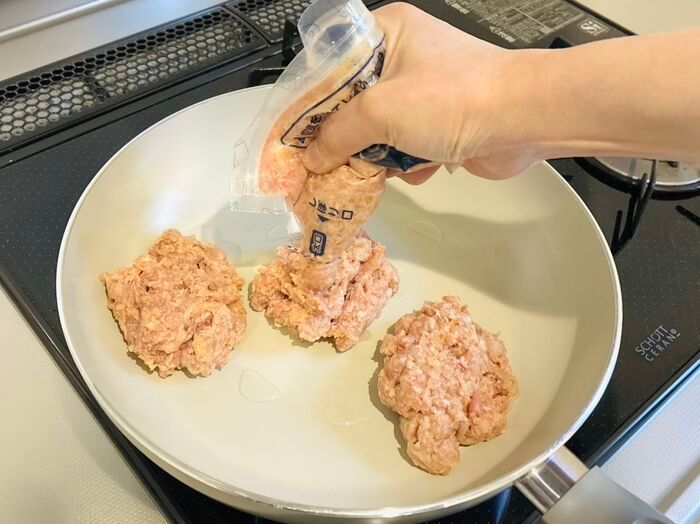 【キャンドゥ】ハンバーグ作りに大革命！時短調理アイテム登場♡「恐ろしいほどに簡単」「これ1枚で全て完結しちゃった」