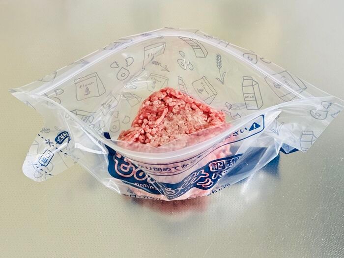 【キャンドゥ】ハンバーグ作りに大革命！時短調理アイテム登場♡「恐ろしいほどに簡単」「これ1枚で全て完結しちゃった」