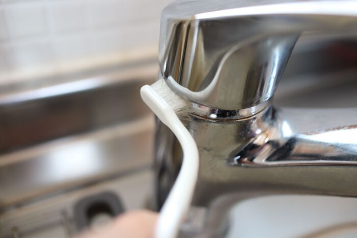 歯ブラシを“ぐにゃん”と曲げる方法！そのまま捨てるの待って。お掃除グッズとして活用♪