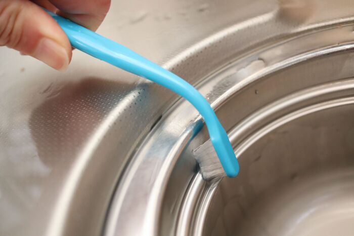 歯ブラシを“ぐにゃん”と曲げる方法！そのまま捨てるの待って。お掃除グッズとして活用♪