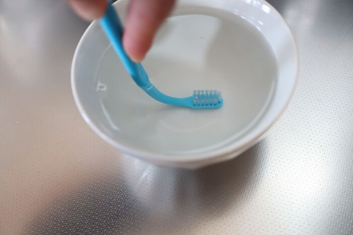 歯ブラシを“ぐにゃん”と曲げる方法！そのまま捨てるの待って。お掃除グッズとして活用♪