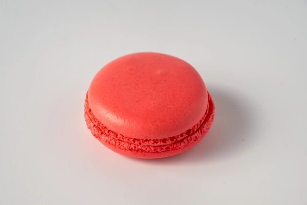 【新潟県新潟市】祝いの銘菓 果寿庵が「越後姫マカロン」を発売！新潟が誇る至宝の苺、越後姫を使用