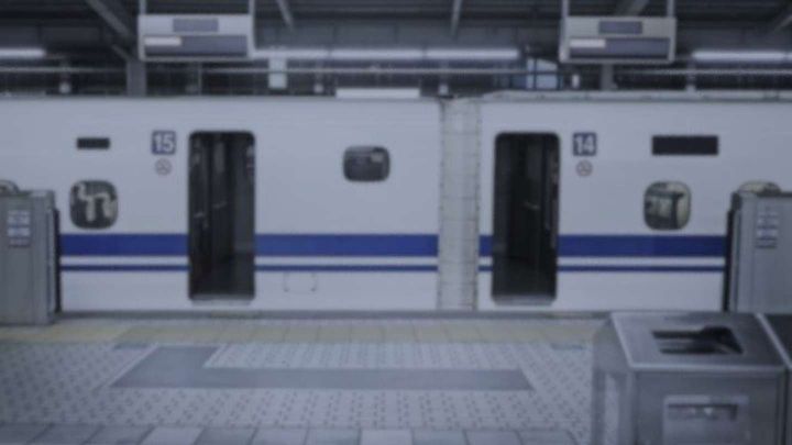 新幹線のホームで（画像はphotoAC）