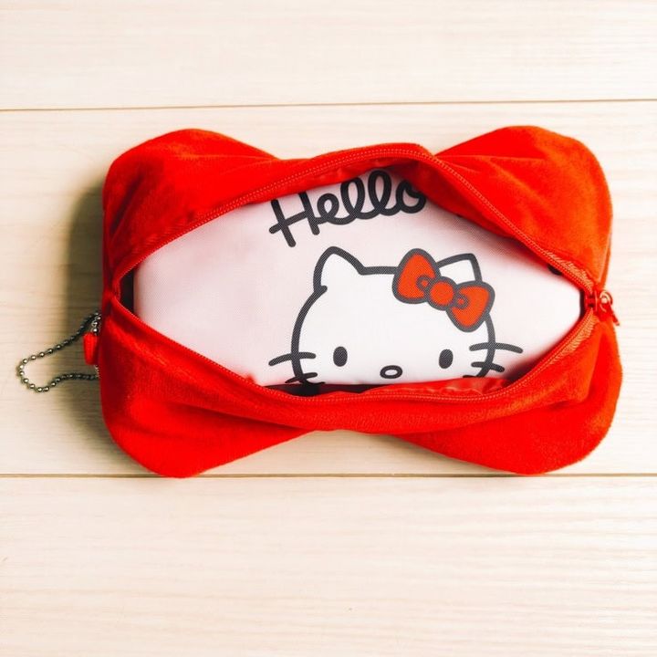 さくらピンク色のトートバッグをリボンポーチに収納