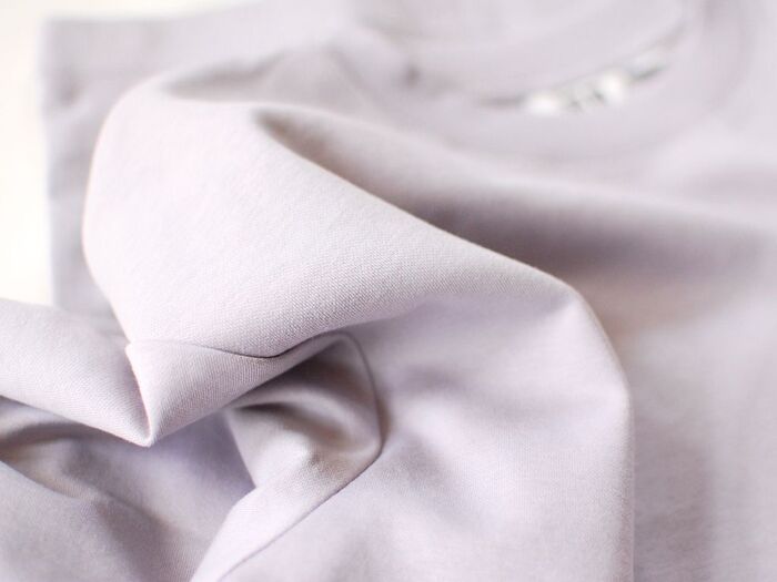 【ユニクロユー】全世界で一番売れてる！！『定番Tシャツ』が今年も登場。40代におすすめのカラーも♪