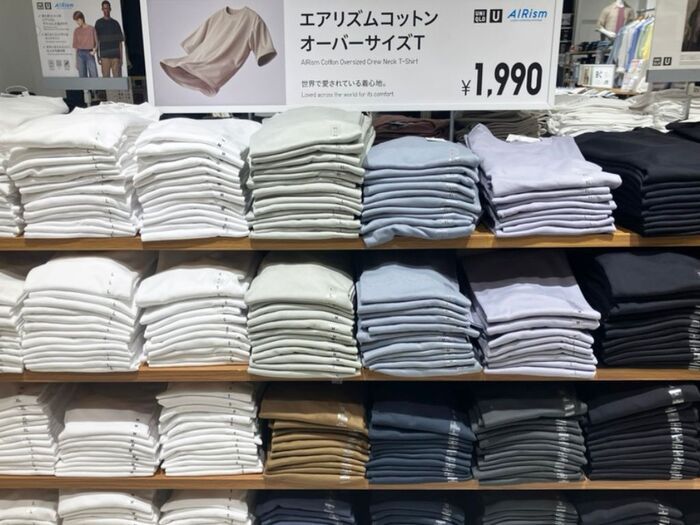 【ユニクロユー】全世界で一番売れてる！！『定番Tシャツ』が今年も登場。40代におすすめのカラーも♪