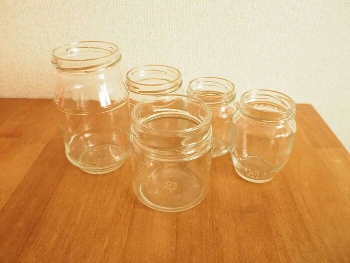 瓶のラベルを一発でスルッと剥がせる裏ワザ。気持ちいいくらい簡単です♪