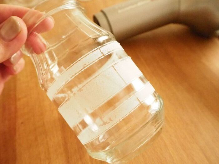 瓶のラベルを一発でスルッと剥がせる裏ワザ。気持ちいいくらい簡単です♪