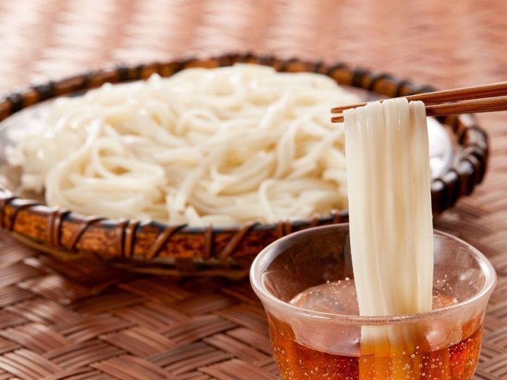 All About ニュース編集部が全国250人を対象に実施した「道の駅に関するアンケート」の調査結果から、お土産が充実していると思う「秋田県の道の駅」ランキングを発表！ 2位「かみおか」を抑えた1位は？※画像はイメージです