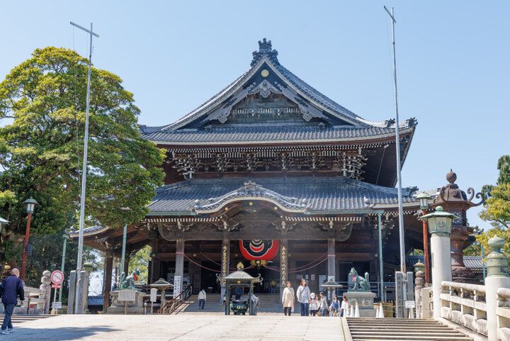 日本三大稲荷の一つ、愛知県の「豊川稲荷（豊川閣妙厳寺）」へ。境内や授与品にも、きつねがいっぱい♪