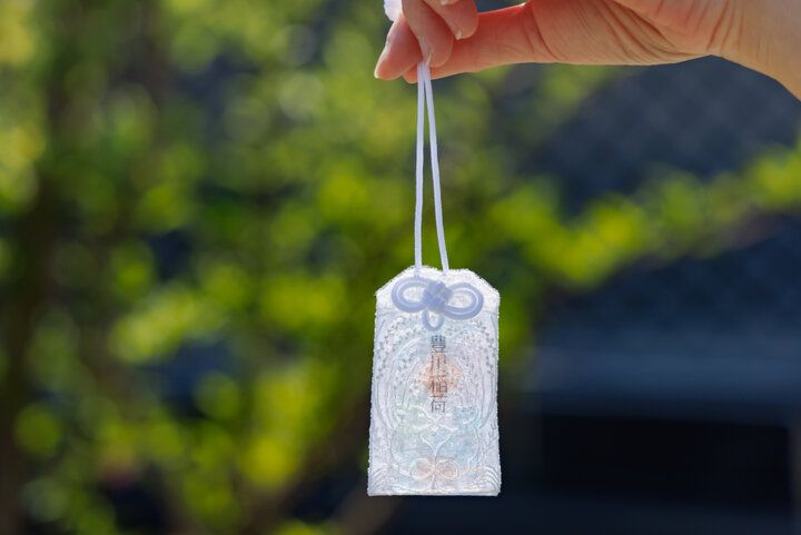 日本三大稲荷の一つ、愛知県の「豊川稲荷（豊川閣妙厳寺）」へ。境内や授与品にも、きつねがいっぱい♪