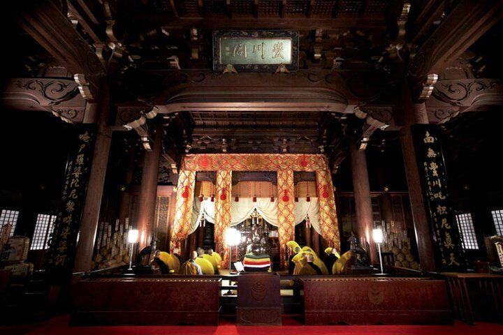 日本三大稲荷の一つ、愛知県の「豊川稲荷（豊川閣妙厳寺）」へ。境内や授与品にも、きつねがいっぱい♪