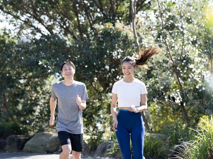 【医師が解説】健康やダイエットのためにランニングを始めるのは逆効果？ 健康維持や体力向上のメリットがある一方、急激にリスクが高まる落とし穴があると報告されました。分かりやすく解説します。（※画像：amanaimages）